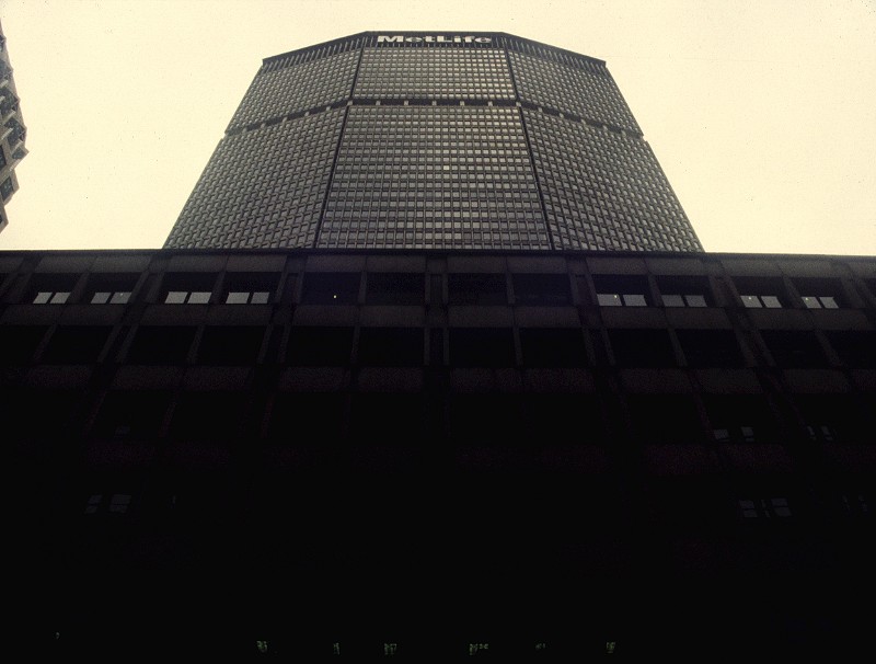 The MetLife Building (77K)