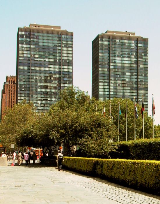 The 860-870 U.N. Plaza (99K)