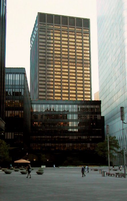 The 1 Bankers Trust Plaza (62K)