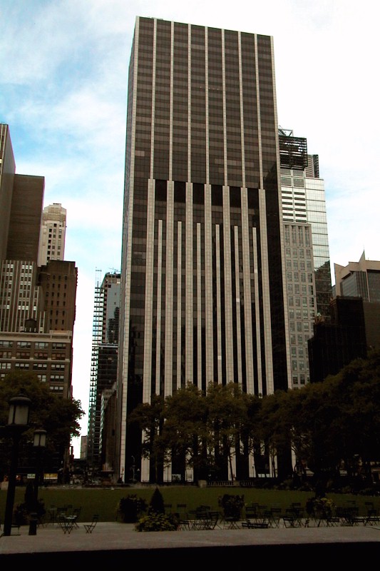 The N.Y. Telephone Building in Midtown (108K)