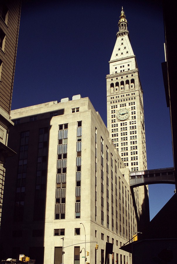 The Metropolitan Life Insurance Co. Tower (161K)