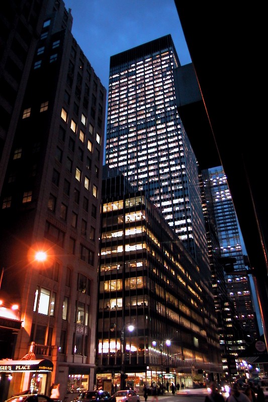 The Union Carbide Building (139K)