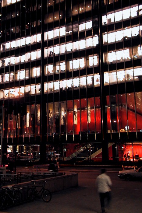 The Union Carbide Building (109K)