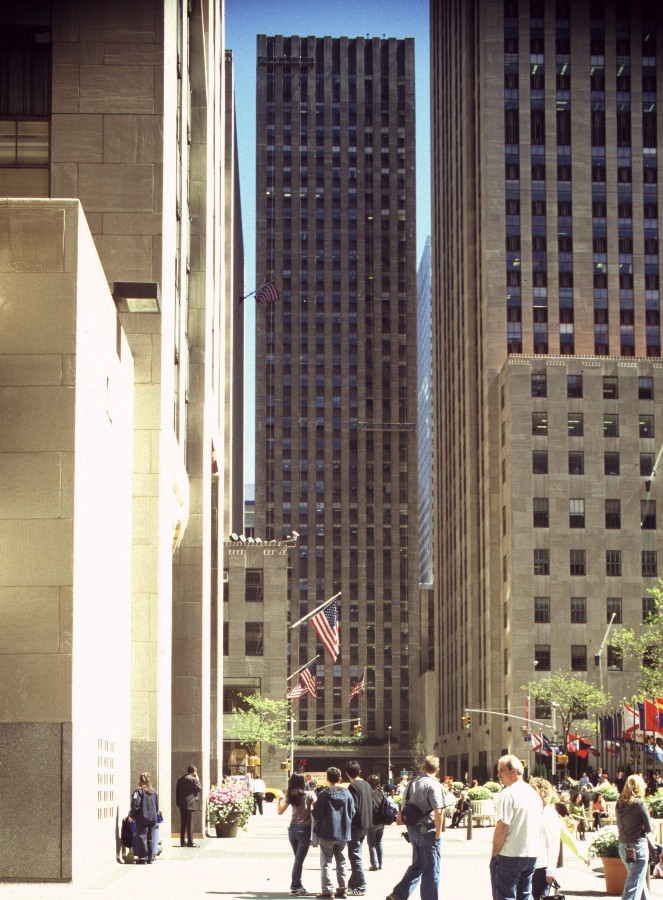 The Time Warner Building (ex-Esso Building) (181K)